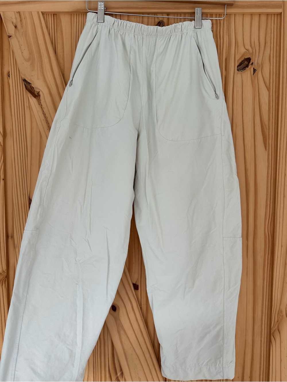 Lululemon women’s cream barrel pants